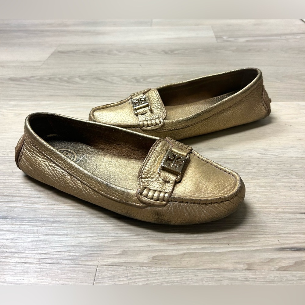 Tory Burch Loafers Kendrick Gold Leather Women Sz 8 Metallic Logo Driving Shoes - Picture 9 of 13